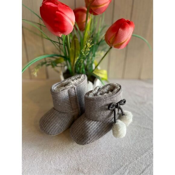 Gray Toddler Booties with Pom Poms Size 3.5 NWOT - Picture 1 of 9